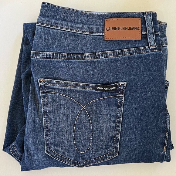 Calvin Klein Mid Rise Skinny Jean 12/31 - Picture 3 of 11